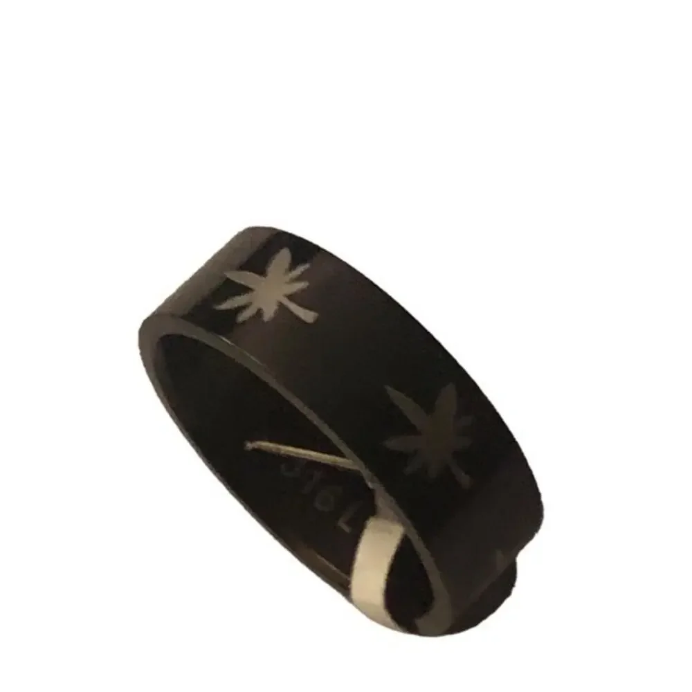 Stainless steel‎ weed leaf ring size 12